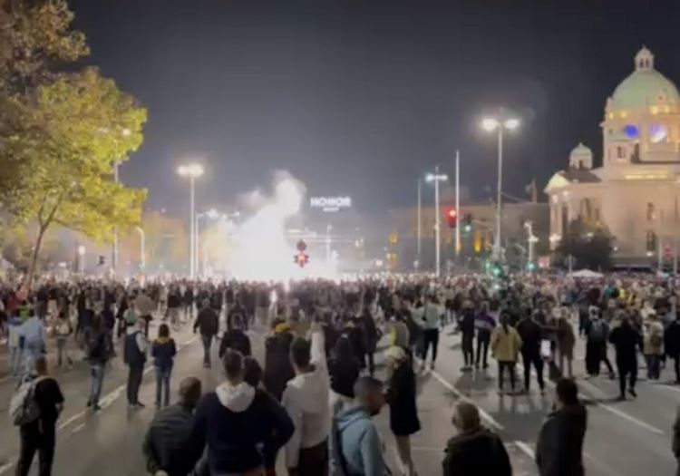 Topovski udari u Beogradu: Ćaci napali građane