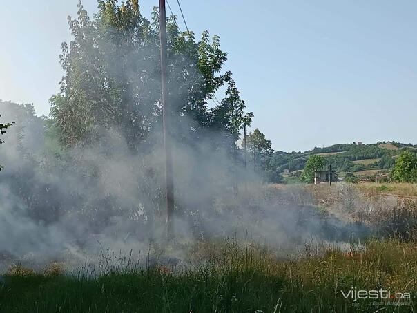 Tragedija kod Gradačca: Muškarac stradao u požaru niskog rastinja