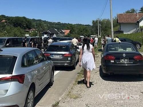 Tragedija kod Živinica: U sudaru automobila i motocikla poginula jedna osoba