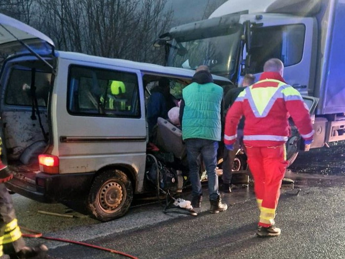 Tragedija na putu Sarajevo - Pale: Jedna osoba poginula, osam povrijeđeno