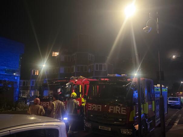 Tragedija u Londonu: Tri osobe poginule u požaru u stambenoj zgradi