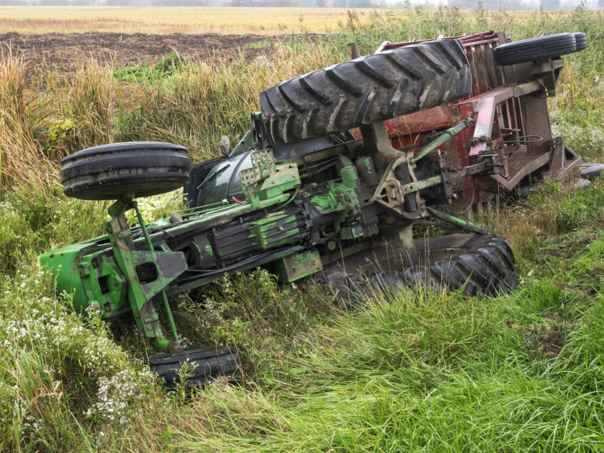 Traktor se prevrnuo kod Gradiške, jedno lice poginulo