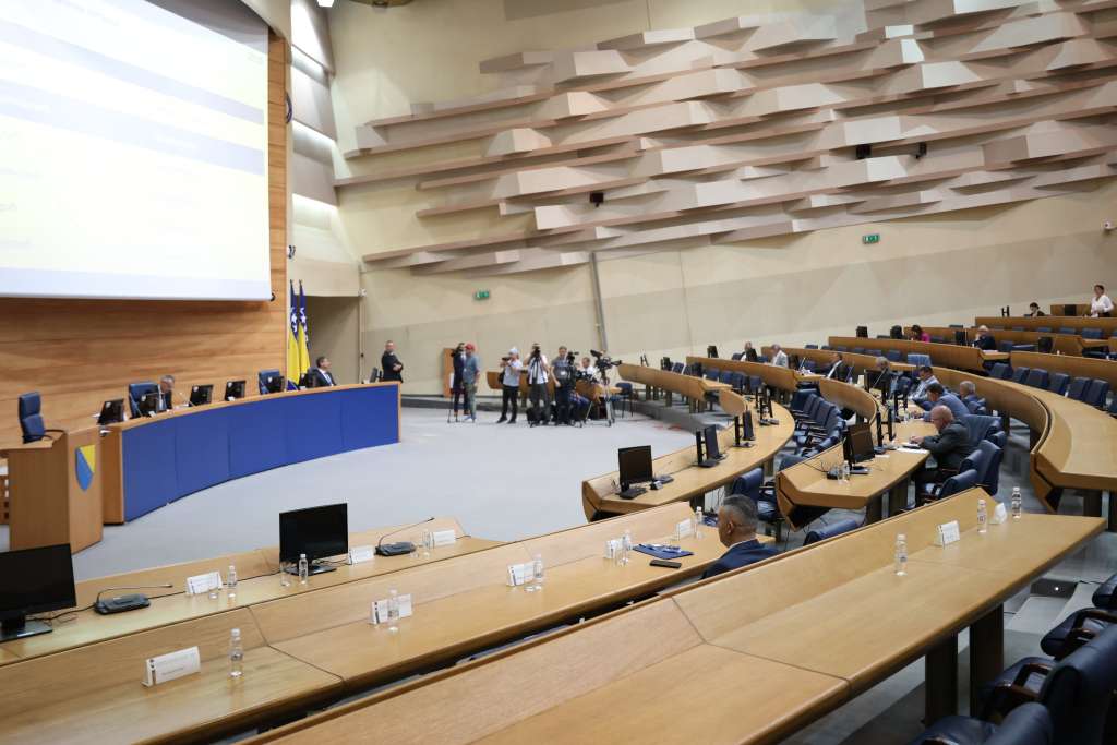 Traži se javni registar diploma svih zaposlenih u institucijama BiH