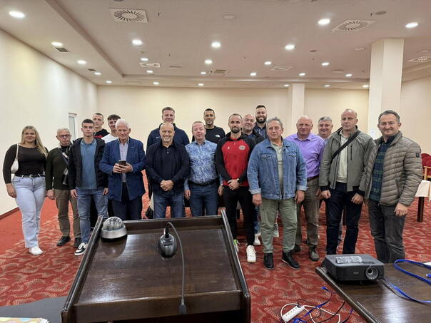 Trener Hamza Alić dobio povjerenje da drugi mandat i u ulozi predsjednika vodi Atletski klub Zenicu