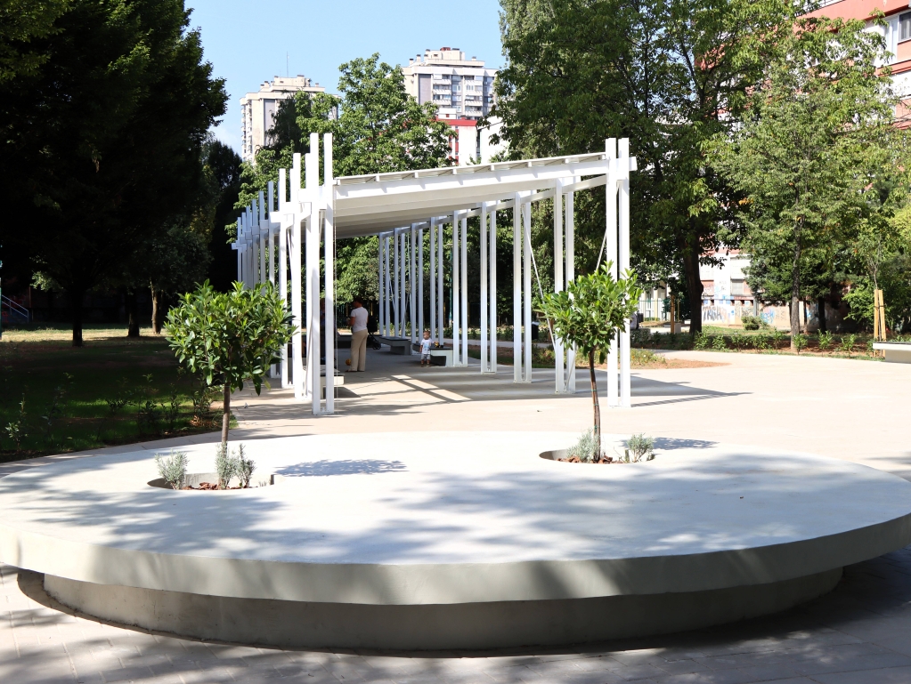 Trg heroja u novom ruku: Pogledajte kako izgleda obnovljeni park u Hrasnom