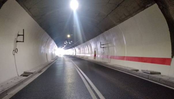 Tri osobe povrijeđene u saobraćajnoj nesreći u tunelu Vranduk