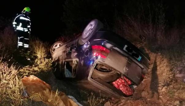 Tri osobe povrijeđene u slijetanju golfa kod Banjaluke