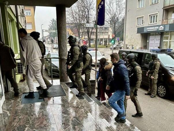 Tri osobe uhapšene zbog pljačke brze pošte u Bihaću
