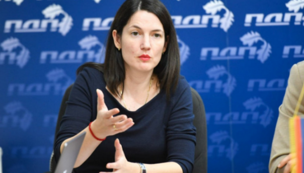 Trivić: Dezerter Dodik preko stranačkih firmi izvlači milione