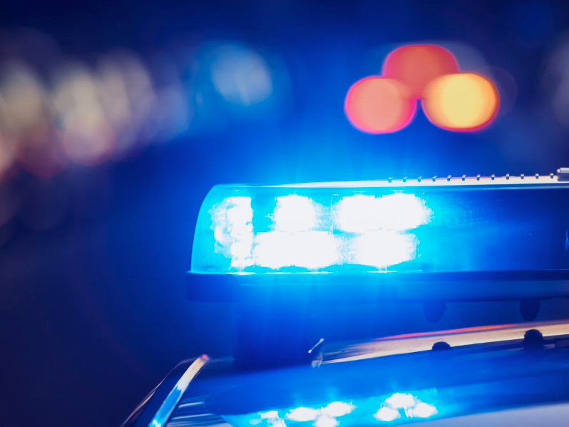 Trkao se pa automobilom uletio u dvorište i udario troje djece, teško su povrijeđeni