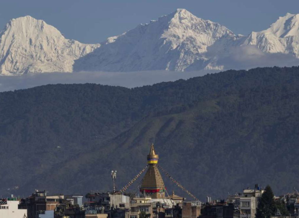 Troje poginulih, osmero nestalih u lavini na himalajskom vrhu u Nepalu