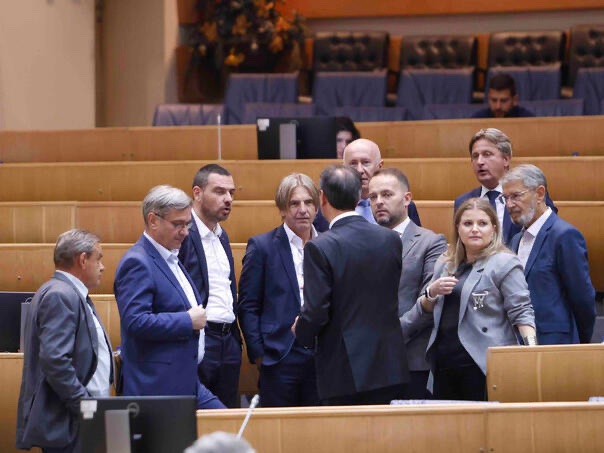 Trojka: Između EU puta i blokade stoji potpis Borjane Krišto