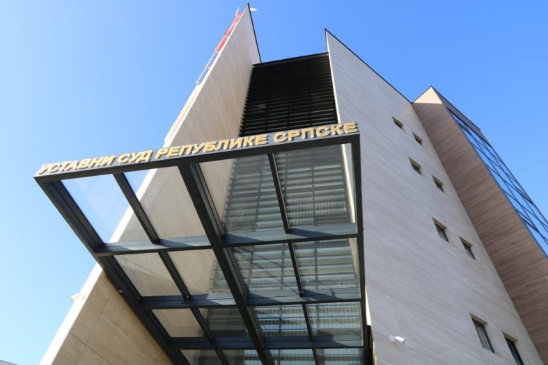 Tropik & Crvena jabuka dobili Vladu RS: Presuda donosi ravnopravan odnos