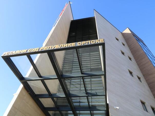 Tropik & Crvena jabuka dobili Vladu RS: Presuda donosi ravnopravan odnos