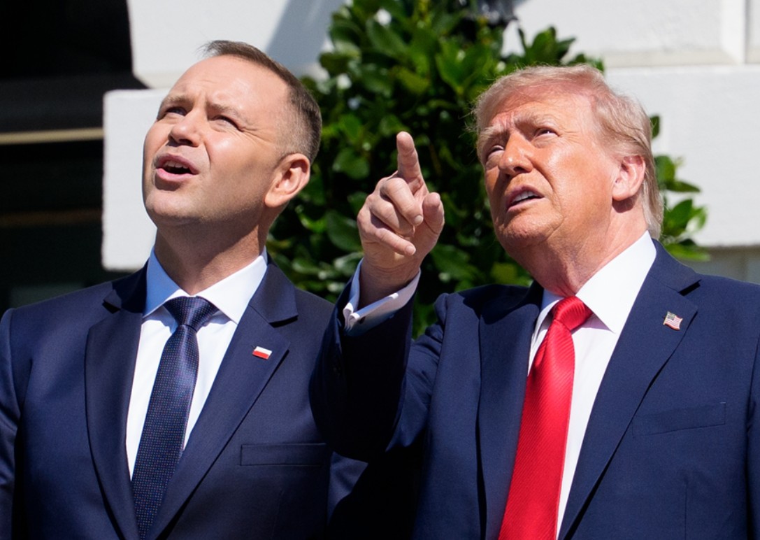 Trump dočekao poljskog predsjednika preletom vojnih aviona: Raspredit ćemo ih još...