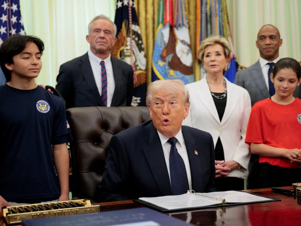 Trump: Iran bi trebao dići "bijelu zastavu"