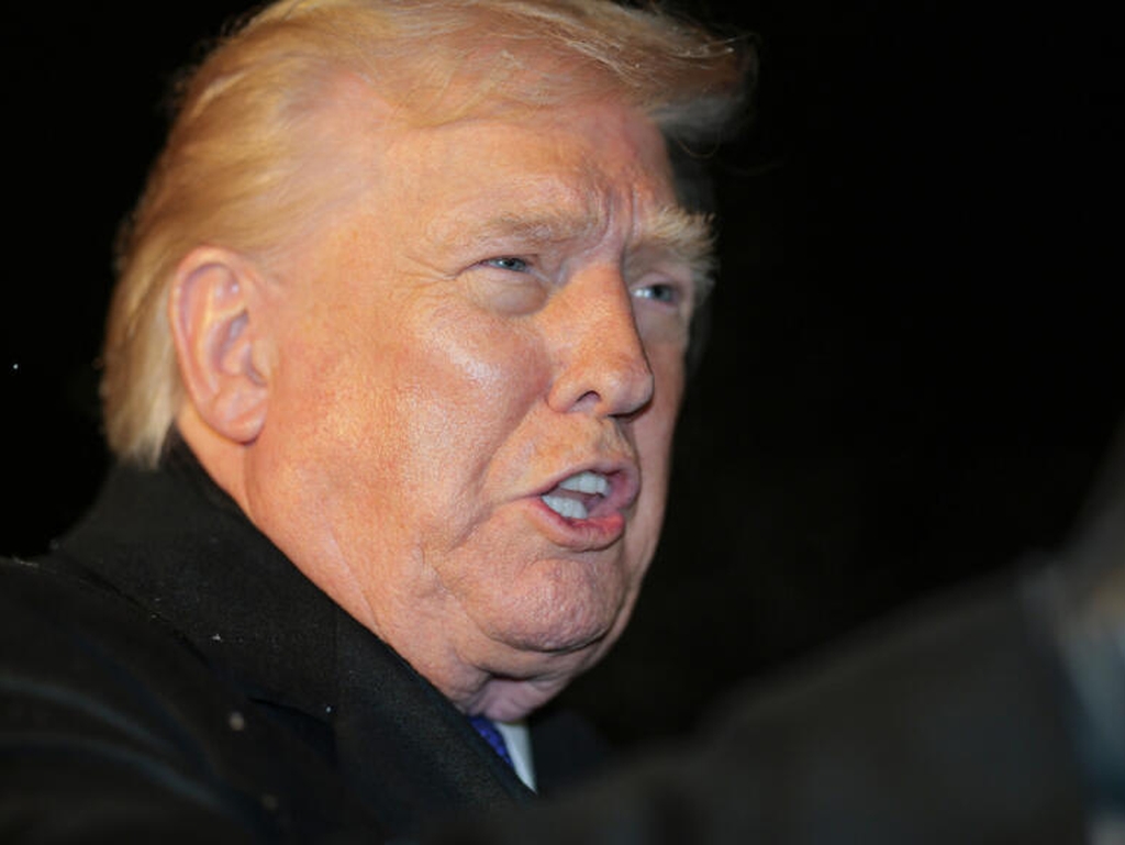 Trump naložio objavljivanje dosjea o NLO