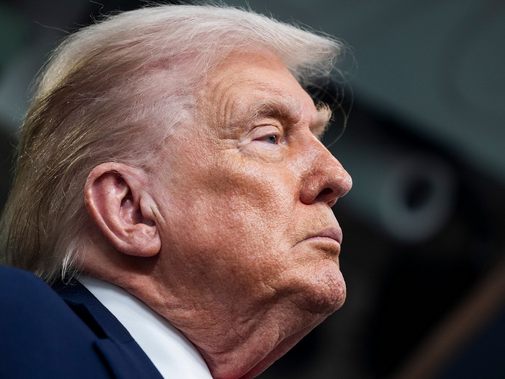 Trump: Niko neće kontrolisati Hormuški moreuz, sankcije Iranu ostaju