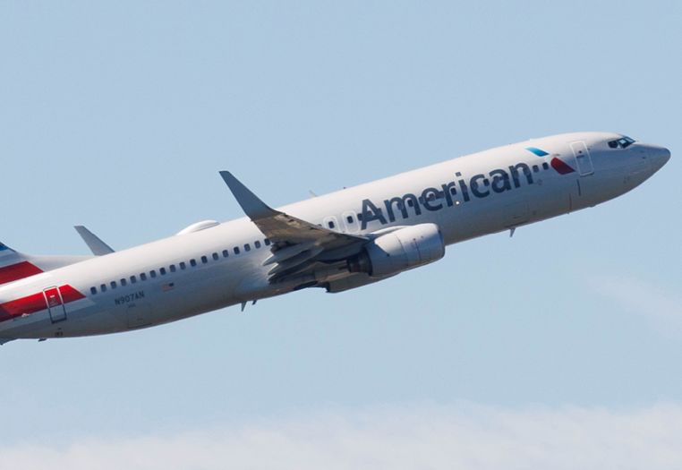 Trump opet prijet Kanadi udarcima u avijaciji i novim carinama 