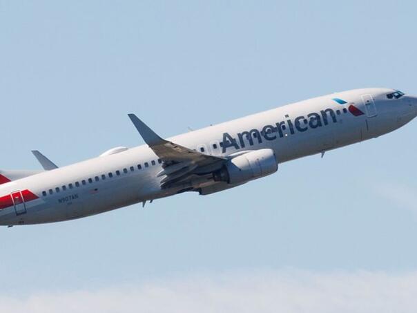 Trump opet prijet Kanadi udarcima u avijaciji i novim carinama