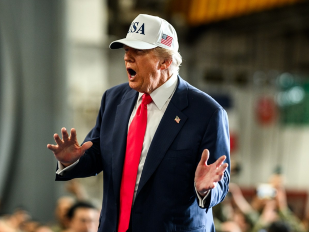 Trump: SAD će možda morati birati između NATO-a i Grenlanda