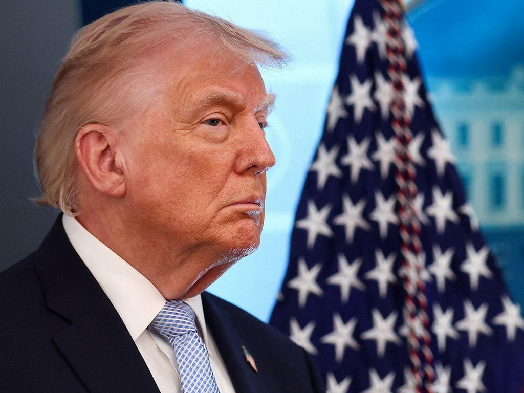 Trump tvrdi da je iranska mornarica uništena, prijeti potapanjem svih brodova