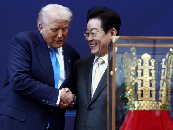 Trump u Južnoj Koreji dobio repliku zlatne krune
