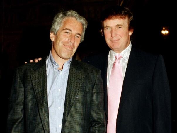 Trumpova fotografija vraćena u bazu podataka o Epsteinovim dokumentima
