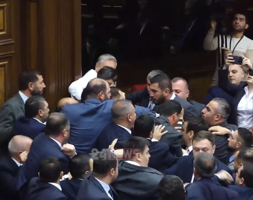 Tuča u armenskom parlamentu: Tokom sjednice nastao je haos