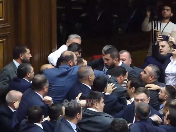 Tuča u armenskom parlamentu: Tokom sjednice nastao haos