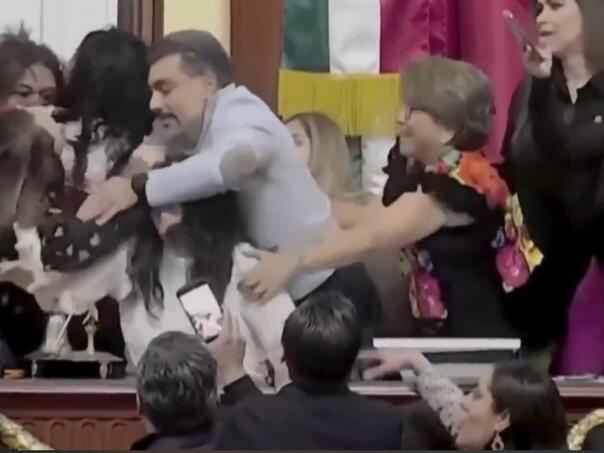 Tuča u Kongresu Mexico Cityja: Zastupnice čupale kosu i razmjenjivale udarce