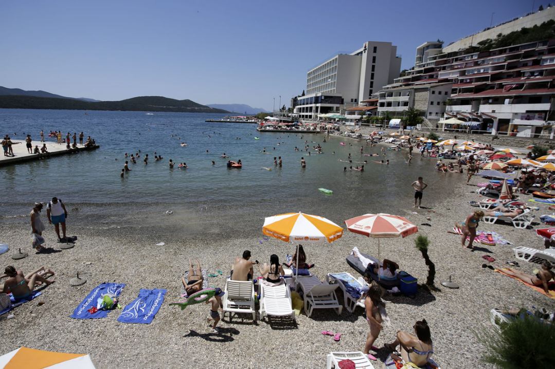 Turistički bum: Neum i uoči spice sezone gotovo pun