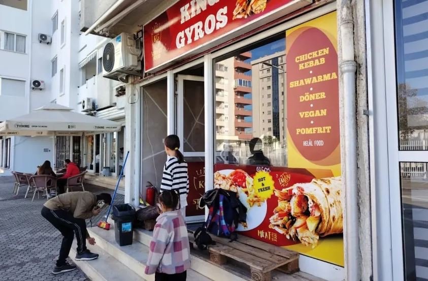 Turke progone iz Crne Gore: Uništen lokal porodice Kaja u Baru