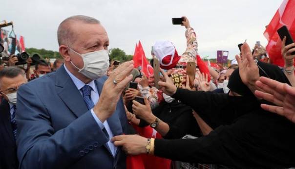Turska u nikad težoj krizi, vrijednost lire potonula