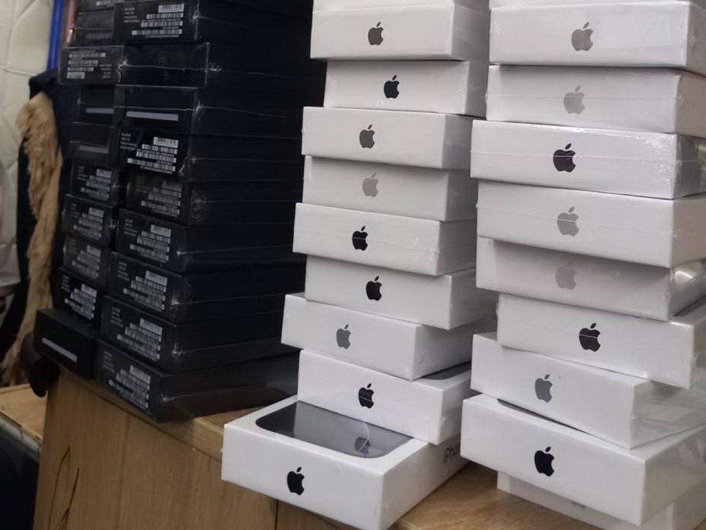 Oduzeto 546 mobitela i 70 satova, vrijednosti 450.000 KM