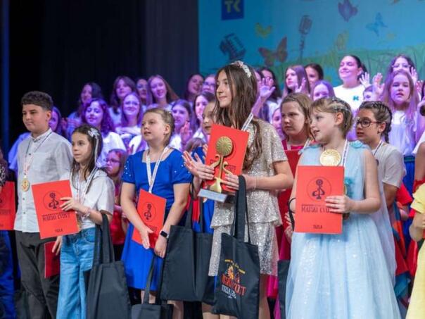Tuzlanka Amina Beganović pobjednica muzičkog festivala “Majski cvijet”