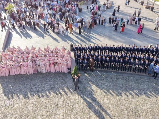 Tuzlom prošetala 350. generacija maturanata Behram-begove medrese