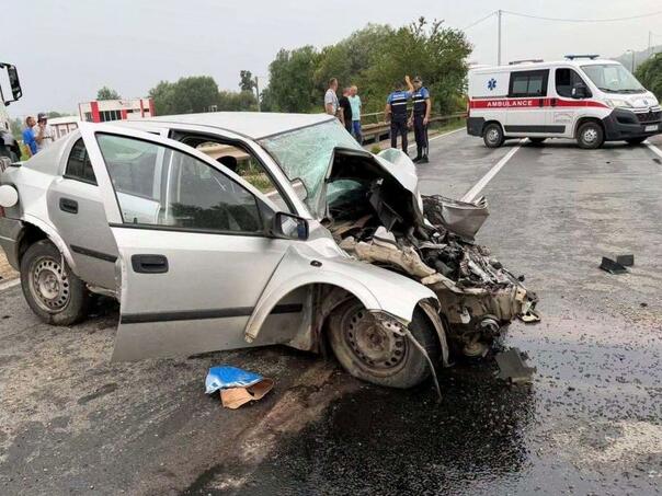 U 24 sata na putevima TK 12 saobraćajnih nezgoda: Jedna osoba poginula, šest povrijeđeno