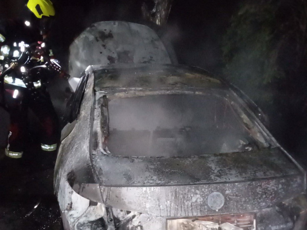 U Banjaluci u potpunosti izgorio automobil