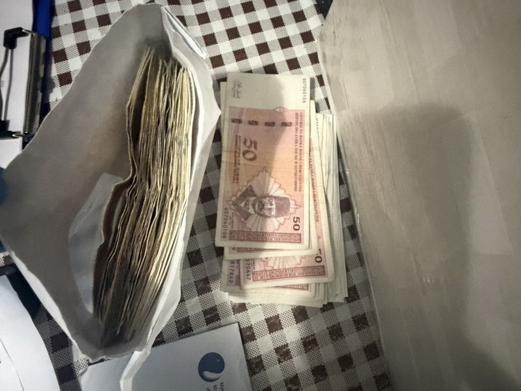 U Banjoj Luci oduzeta marihuana, hašiš i kokain, uhapšena dvojica