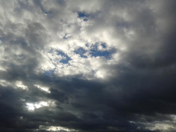 U BiH danas pretežno oblačno, tokom noći slijede padavine