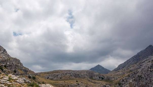 U BiH jutros pretežno oblačno, na području Krajine, Hercegovine i centralne Bosne s kišom
