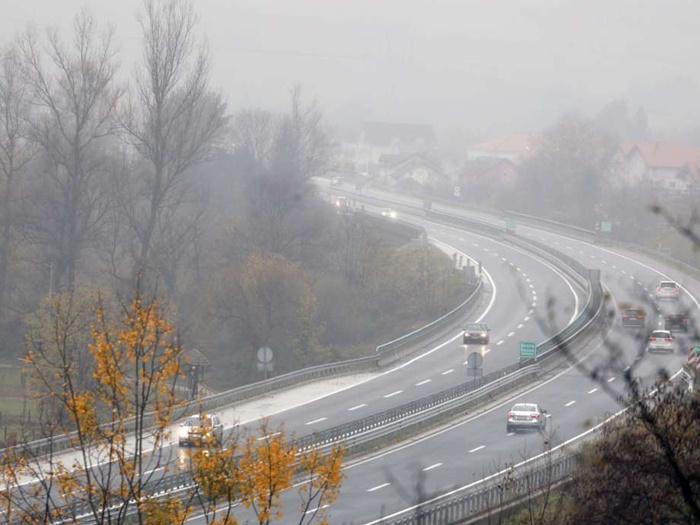 U BiH se jutros vozi po mokrim cestama, upozorenje i na odrone