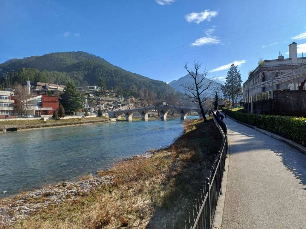 U BiH sutra umjereno do pretežno oblačno, temperatura do 18 stepeni