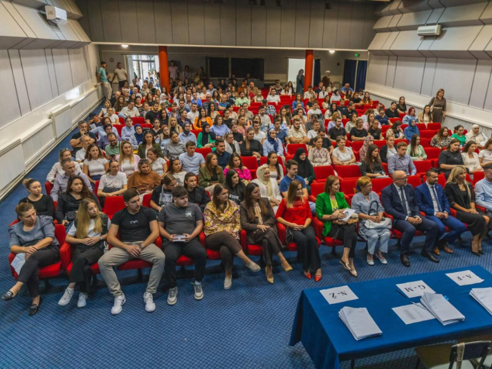 U Bihaću potpisani ugovori o stipendiranju sa 275 studenata