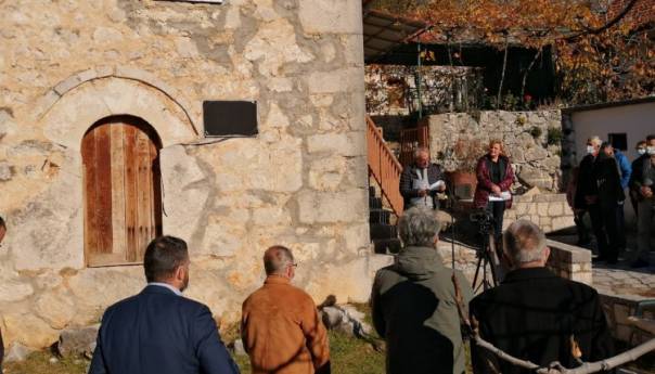 U Bitunji kod Stoca otkrivena spomen ploča u rodnoj kući Alije Isakovića