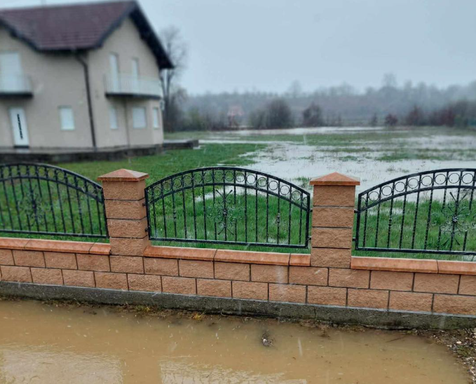 U Brčkom ugroženo nekoliko naselja zbog izlivanja lokalnih rijeka
