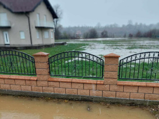 U Brčkom ugroženo nekoliko naselja zbog izlivanja lokalnih rijeka