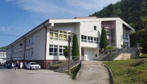 U centralnoj školi u Srebrenici upisan 41 prvačić, u Skelanima pet prvačića