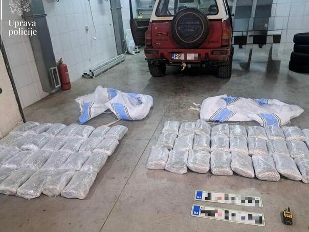 U Crnoj Gori uhapšen bivši policajac s dvije vreće marihuane